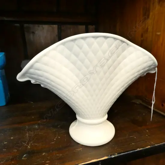 CROWN LYNN FAN SHAPED MANTLE VASE, PEDASTAL FOOT, # 619, H, 180MM