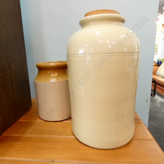 TIMARU POTTERIES CROCK + OTHER SMALLER