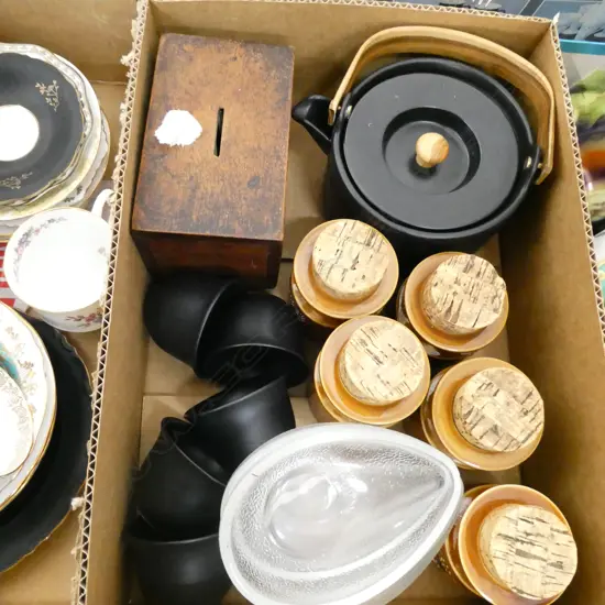 BOX LOT RETRO SPICE CONTAINERS, ORIENTAL TEAPOT, WOODEN COIN BANK ETC