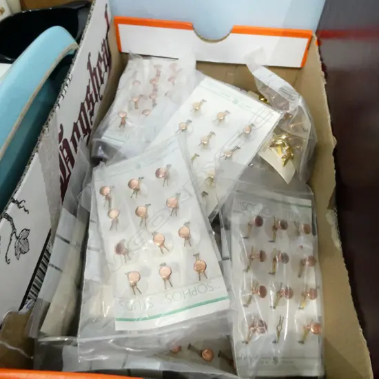 LGE BOX NEW OLD STOCK GOLD PLATED CUFF LINKS