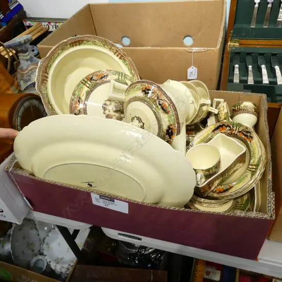 BOX LOT LARGE ALEXANDER POTTERIES DINNER SERVICE