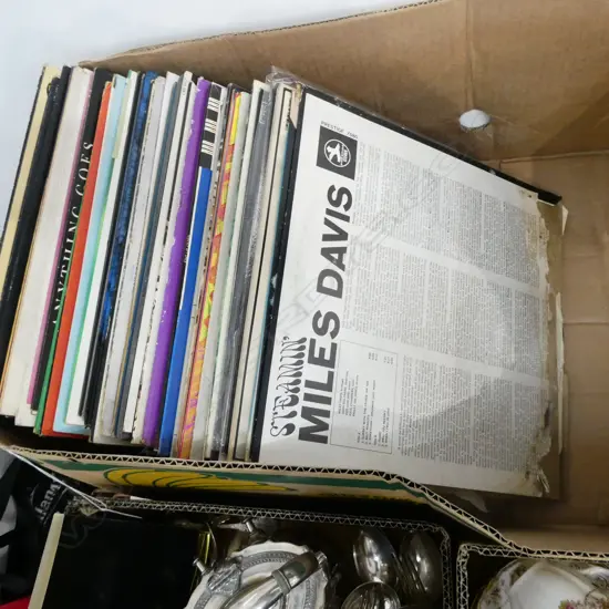 ASST RECORDS JAZZ/BLUES G BENSON/BESSIE SMITH OTIS REDDING ETC