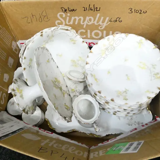 BOX LOT VICTORIAN PART DINNER SERVICE