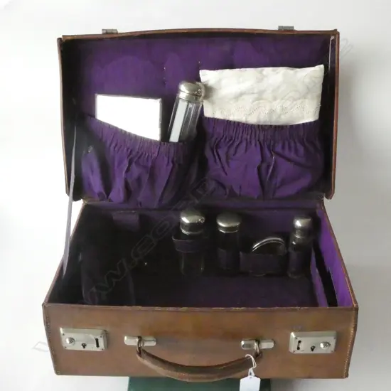 EDWARDIAN LEATHER CASED PART VANITY SET