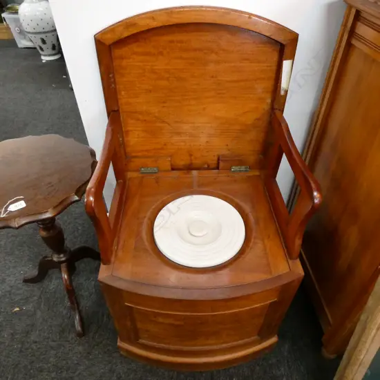VICTORIAN MAHOGANY BOW FRONT COMMODE...
