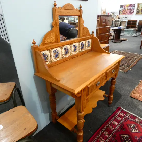 COLONIAL TILE BACK WASHSTAND ON CASTORS WITH BURR KAURI FASCIA H. 1340 W. 1020