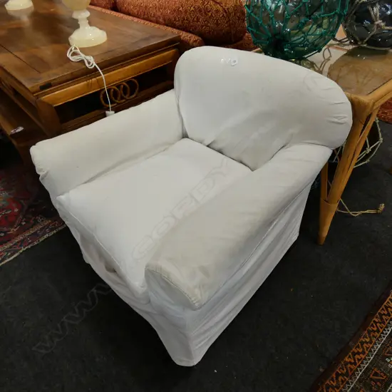 PR UPHOLSTERED CHAIRS W. LINEN SLIPCOVERS W. 810MM