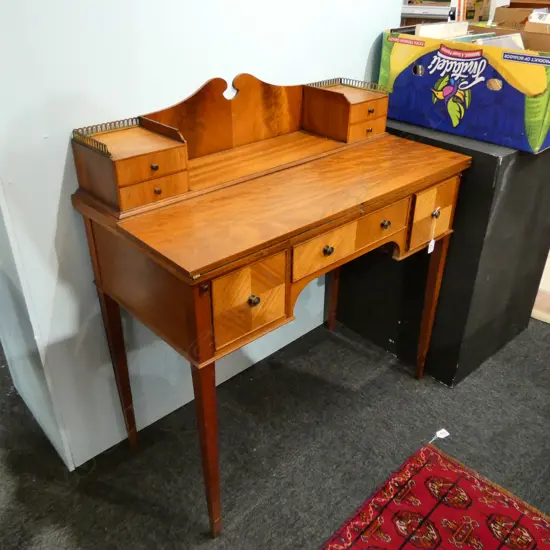 EMPIRE STYLE DESK W. 860MM