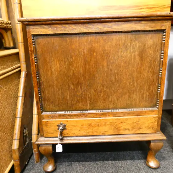 SMALL OAK CABINET H. 630MM