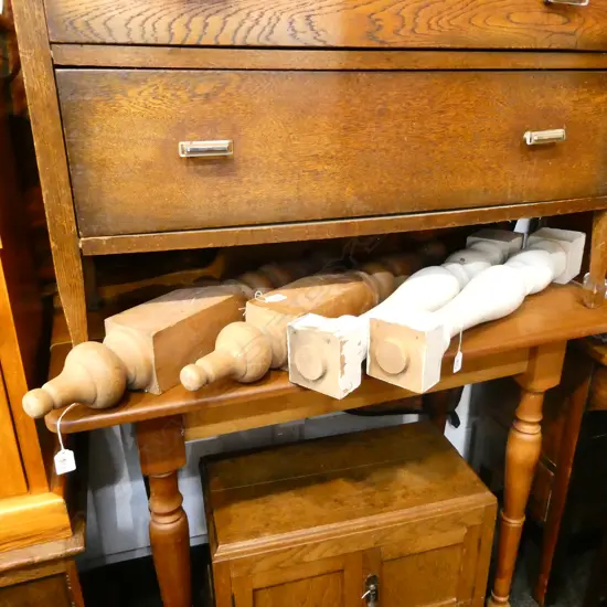 PAIR COLONIAL FINIALS & PAIR PAINTED LARGE BALUSTERS