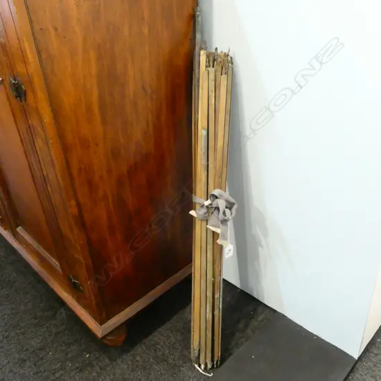 BUNDLE OF 27 BRASS STAIR CARPET RODS