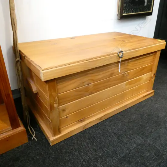 PINE BLANKET BOX H. 410MM W. 850MM