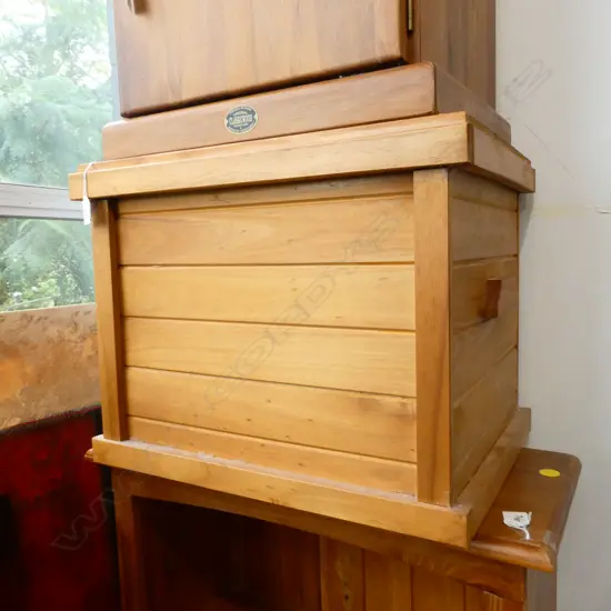 SMALL PINE BLANKET BOX H. 410 W. 510MM