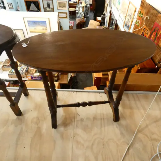 COLONIAL OVAL OCCASIONAL TABLE