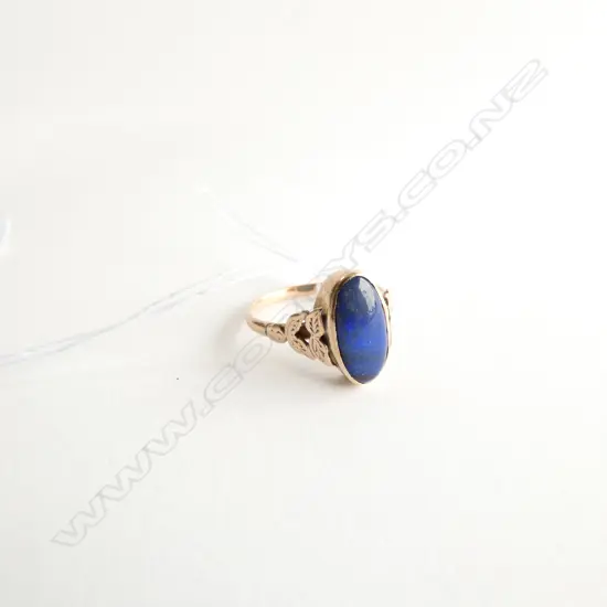 9CT GOLD AND DEEP BLUE OPAL RING