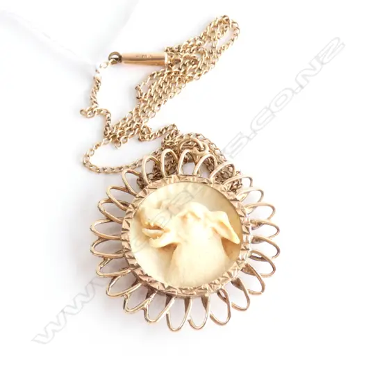 9CT GOLD PENDANT AND CHAIN - BONE DOG CARVING TO THE CENTRE