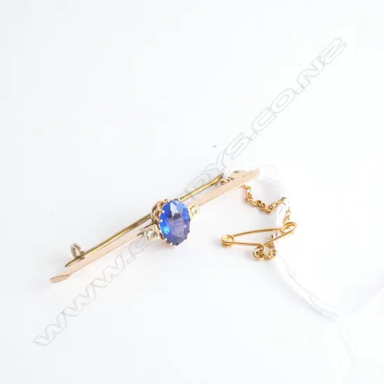 9CT GOLD DIAMOND AND BLUE STONE BAR BROOCH
