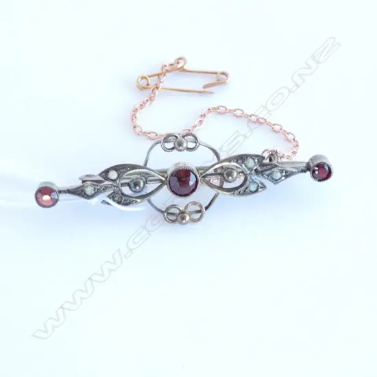 9ct EDW BROOCH RED STONES & PEARLS 1 MISSING