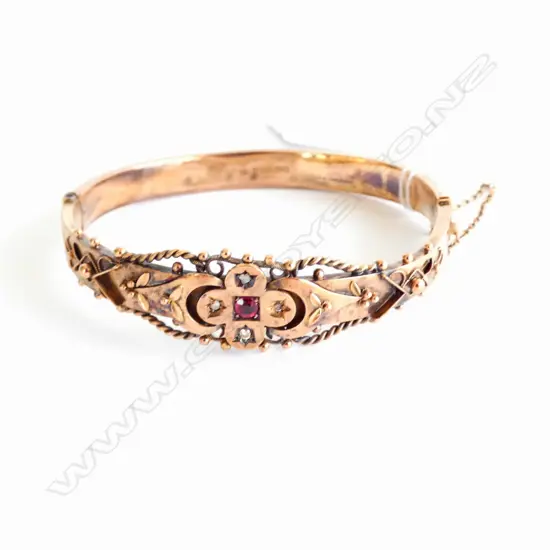 EDW 9CT HINGED BANGLE 4 DIAMONDS + RED STONE. 10.6gms