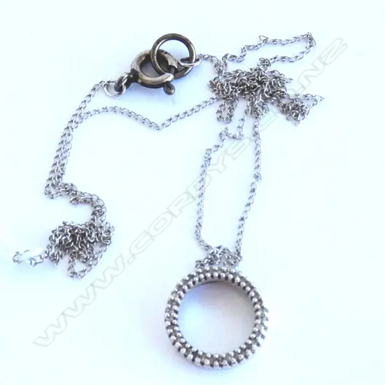 10K GOLD & DIAMOND PENDANT 