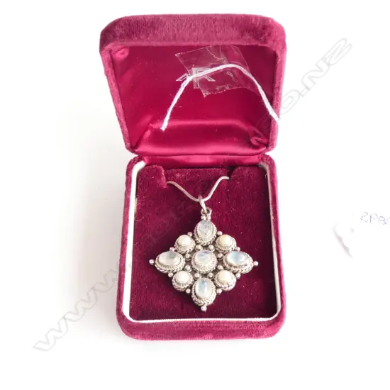 SILVER MOONSTONE & PEARL PENDANT AND CHAIN