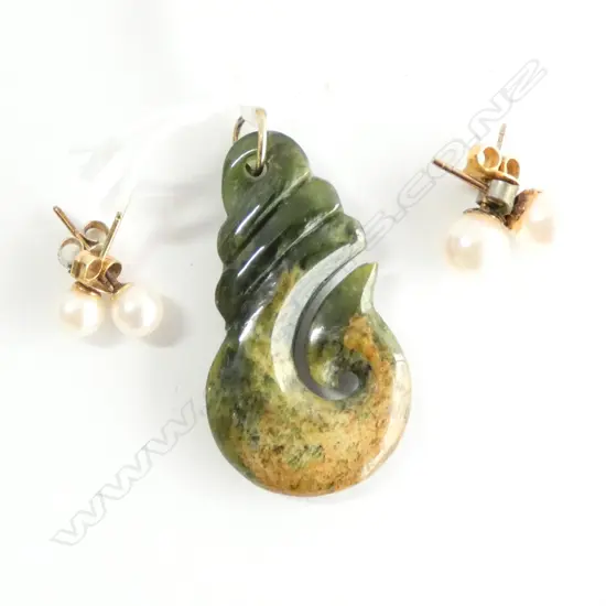 2 PRS FAUX PEARL EARRINGS 1 14KT FINDING + JADE PENDANT