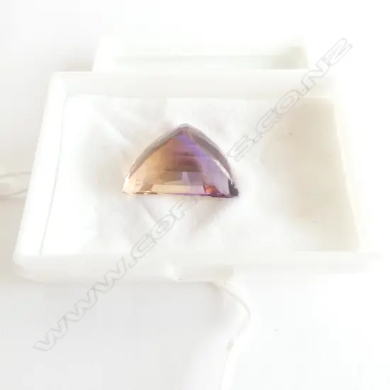 16.75 CT BI COLOUR TRIANGLE AMETHYST