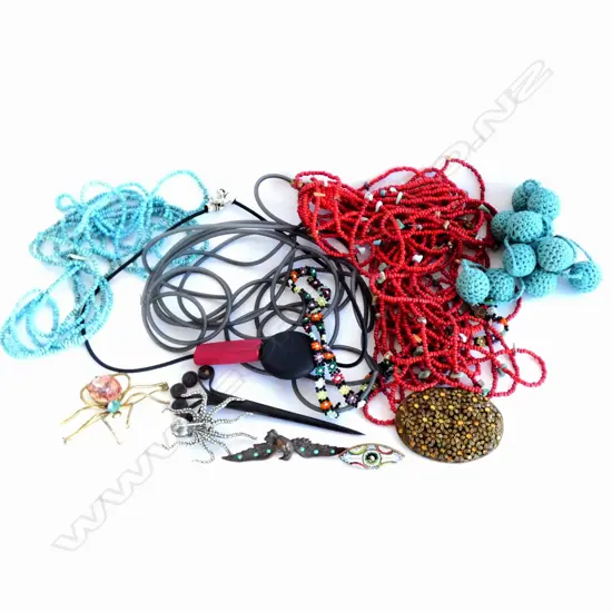 COLLECTION COSTUME JEWELRY NECKLACES ETC