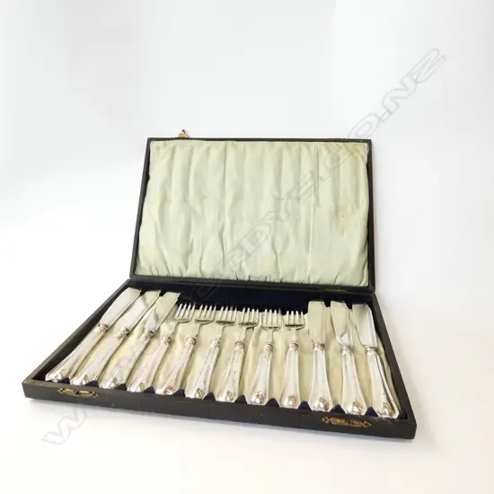 STG SILVER HANDLED FISH SET IN CASE SHEFFIELD 1902
