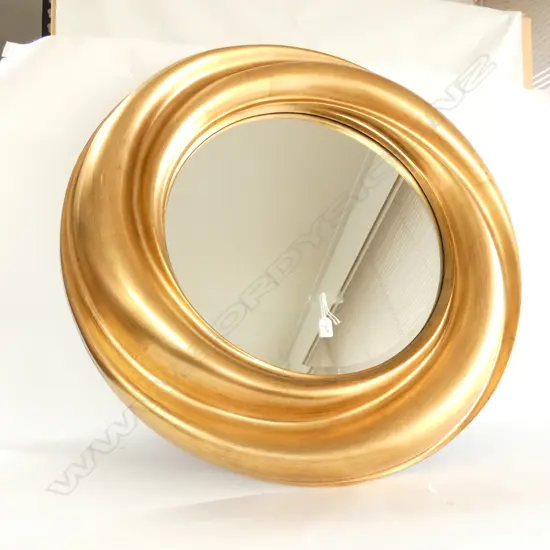 CONTEMPORARY GILT FRAMED MIRROR 925MM DIA