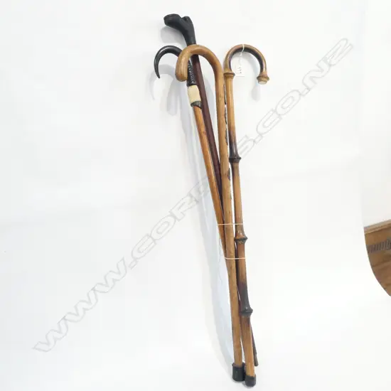 4 VINTAGE WALKING STICKS L. 960MM