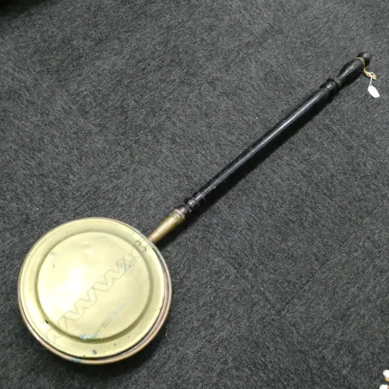 VICTORIAN LONG HANDLED BRASS BEDWARMER