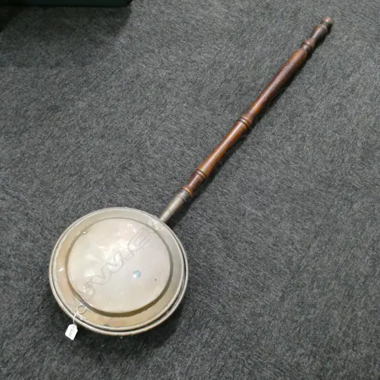 VICTORIAN LONG HANDLED BRASS BEDWARMER