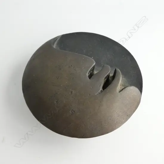BRONZE HEAVY NZ PAPER WEIGHT SIGNED 'NINA' C1980. Dia.95mm