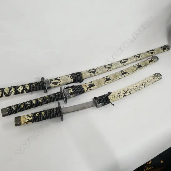 3 KATANAS STYLE SWORDS L. 900MM