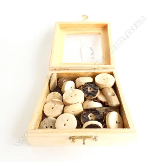 COLLECTION OF DEER ANTLER BUTTONS, BOXED