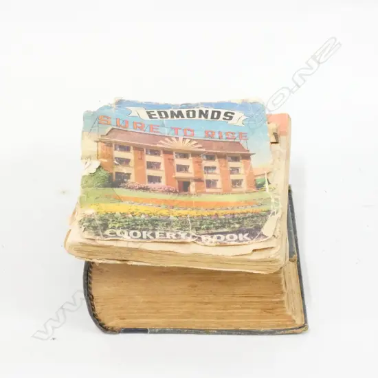 MRS BEETONS + EDMONDS COOKBOOKS A/F H 220 MM