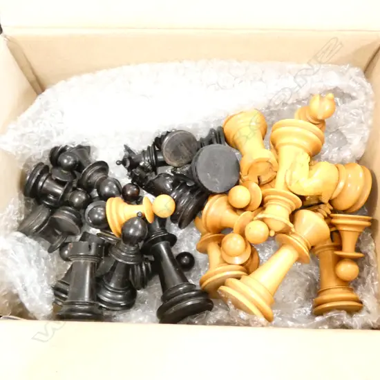 QUALITY VINTAGE CHESS SET