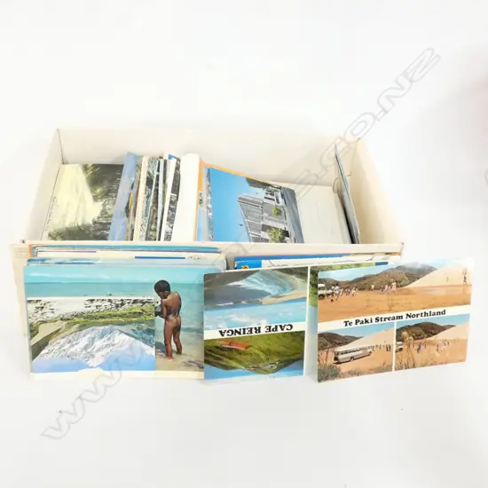 COLLECTION OF RETRO POSTCARDS 