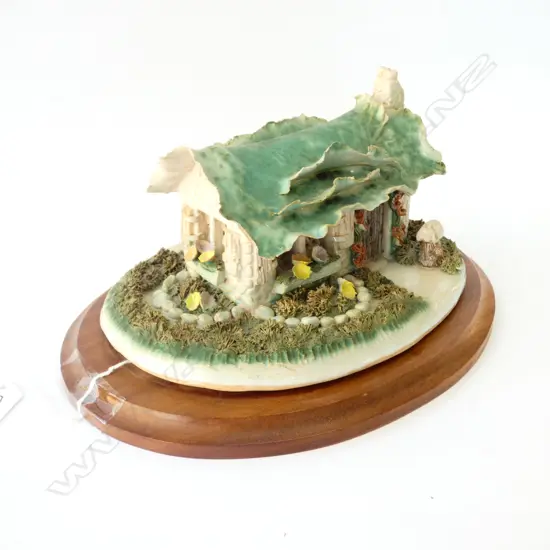 PORCELAIN HOUSE ON STAND W. 270MM