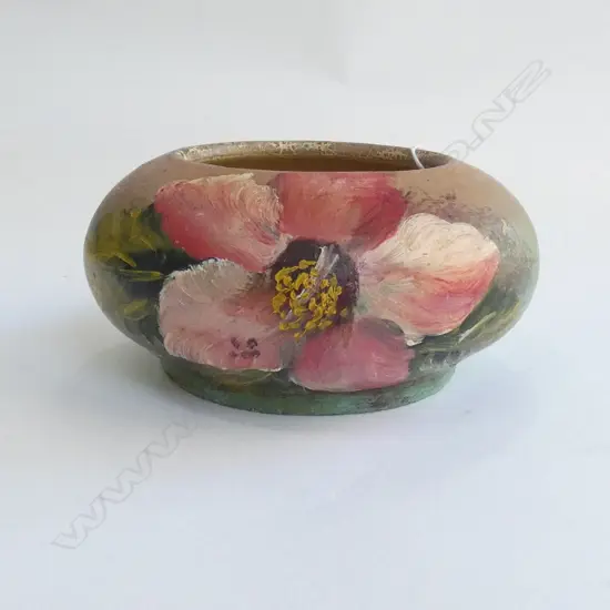 HARWYN POTTERY WALL SILVA VASE, HANDPAINTED BY IVY WILLIAMS