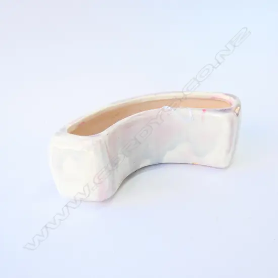 BRIAR GARDNER CURVED TROUGH VASE PALE RED L.150mm