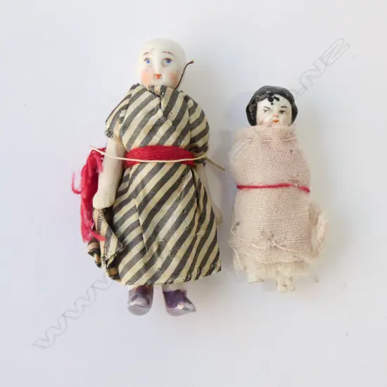 2 ANTIQUE MINIATURE PORCELAIN DOLLS TALLEST 58mm
