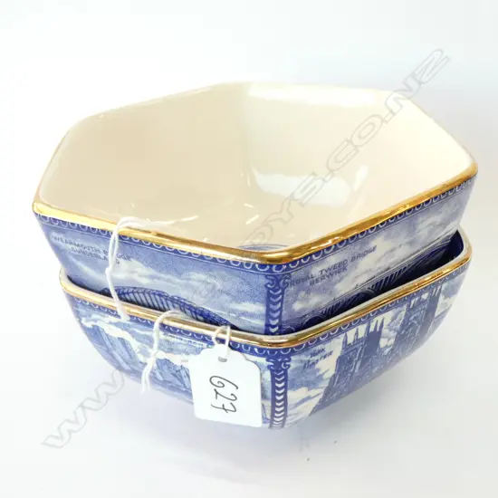 2 REPRODUCTION WADE RINGTONS B/W BOWLS 160MM DIA