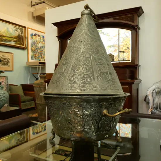 METAL 2 HANDLED PAN WITH CONICAL LID ONE LEG FAULTED H  610 MM