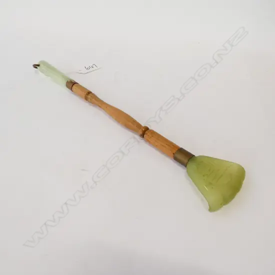 ORIENTAL JADE + WOODEN BACK SCRATCHER