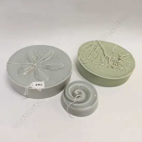 3 BOB STEINER CERAMIC WALL PLAQUES 185MM DIA