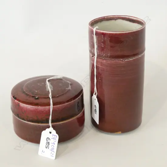 JAN CORKILL WINE GLAZE VASE H. 145MM & LIDDED CONTAINER 