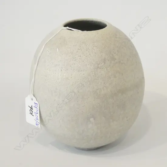 JOHN PARKER PITTED WHITE VASE H. 150MM