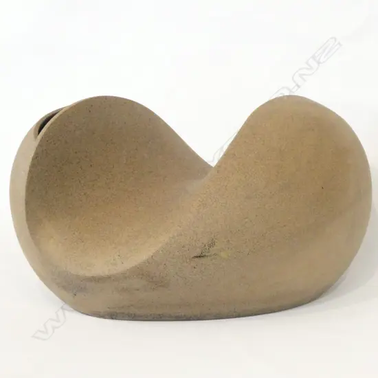 A LARGE MODERNIST NZ STUDIO POTTERY SCULPTED VASE 400mm